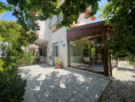 Çeşme Alaçatı Çamlık Markete Yakın 3+1 Satılık Dublex Villa