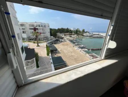 Çeşme Ilıca Ege Çeşme Sitesinde Denize Sıfır Satılık 2+1 Daire