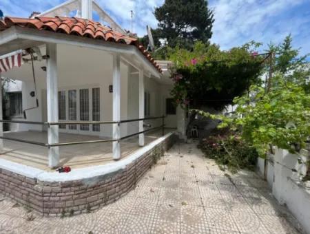 Çeşme Ilıca'da Denize Sıfır Sezonluk Kiralık Müstakil Ev