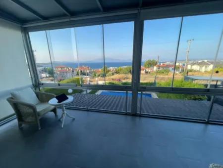 Çeşme Boyalık Sırtlarında Yıllık Kiralık 4+2 Müstakil Villa