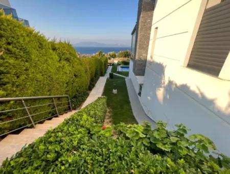 Çeşme Boyalık Sırtlarında Yıllık Kiralık 4+2 Müstakil Villa