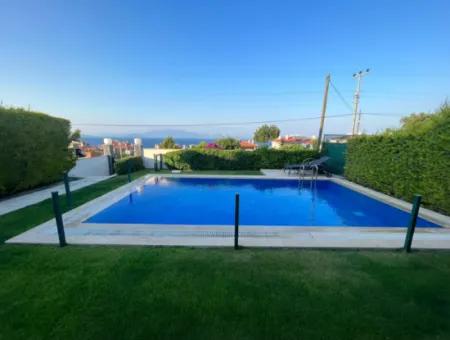 Çeşme Boyalık Sırtlarında Yıllık Kiralık 4+2 Müstakil Villa