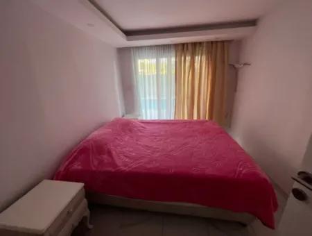 Çeşme Merkezde Yıllık Kiralık Müstakil Havuzlu Triplex Villa