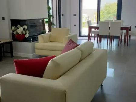 Çeşme Ovacıkta Satılık 6+2 Luxruy Modern Havuzlu Müstakil Villa