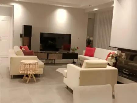 Çeşme Ovacıkta Satılık 6+2 Luxruy Modern Havuzlu Müstakil Villa