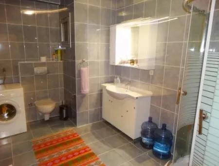 Çeşme'de Deniz Manzaralı Eşyalı Kiralık Geniş Daire