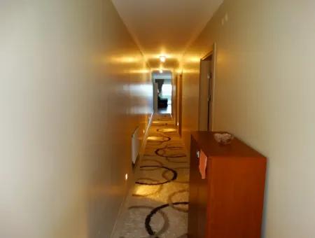 Çeşme'de Deniz Manzaralı Eşyalı Kiralık Geniş Daire