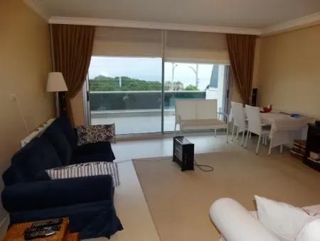 Çeşme'de Deniz Manzaralı Eşyalı Kiralık Geniş Daire