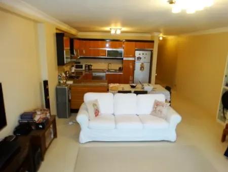 Çeşme'de Deniz Manzaralı Eşyalı Kiralık Geniş Daire