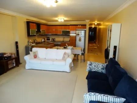 Çeşme'de Deniz Manzaralı Eşyalı Kiralık Geniş Daire