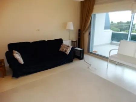 Çeşme'de Deniz Manzaralı Eşyalı Kiralık Geniş Daire