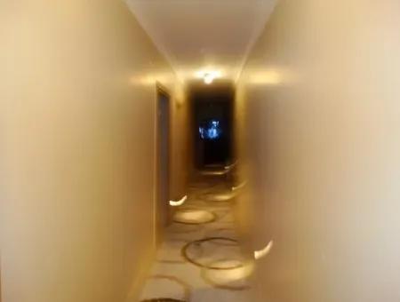 Çeşme'de Deniz Manzaralı Eşyalı Kiralık Geniş Daire